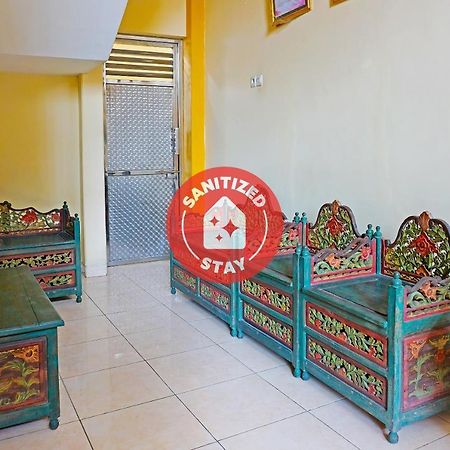 Oyo 91580 Kost Bougenville Syariah Madiun Bagian luar foto