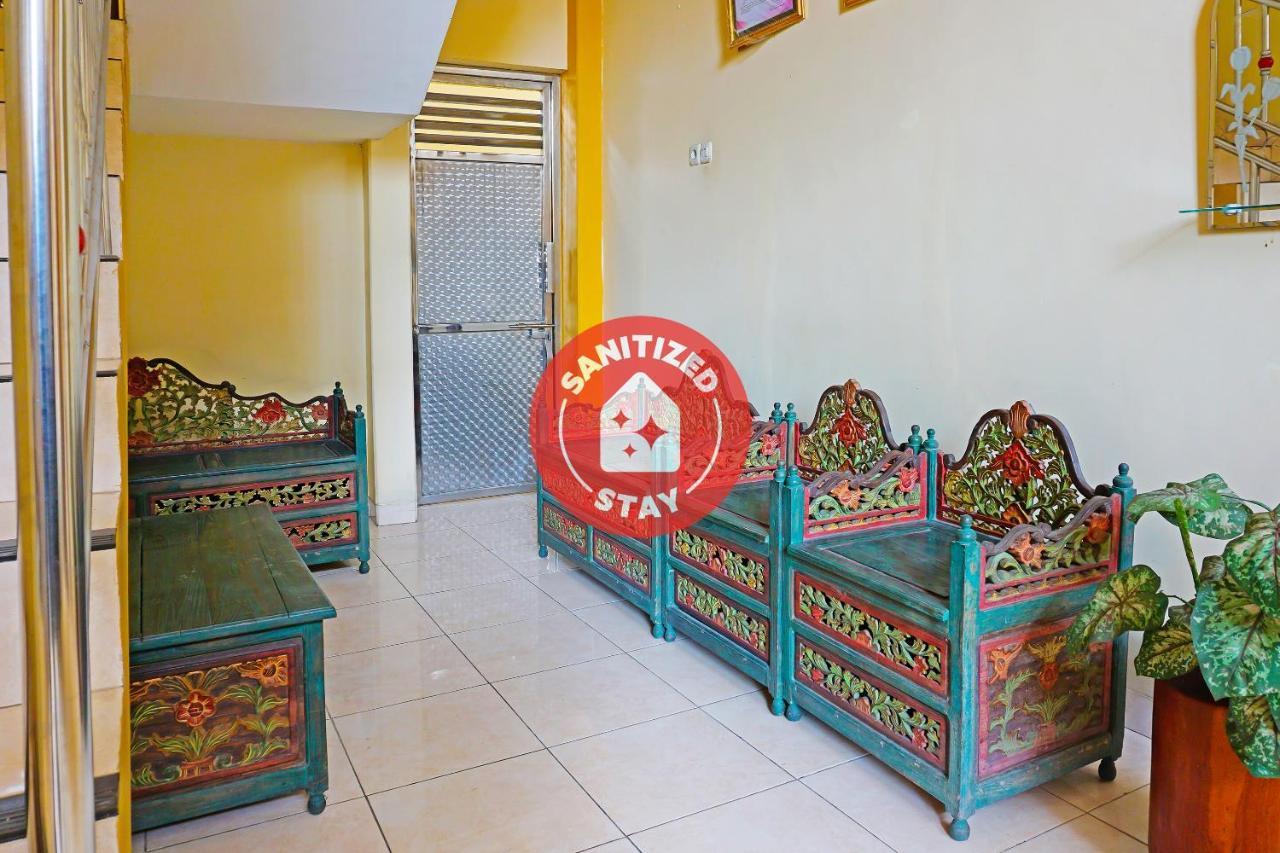 Oyo 91580 Kost Bougenville Syariah Madiun Bagian luar foto