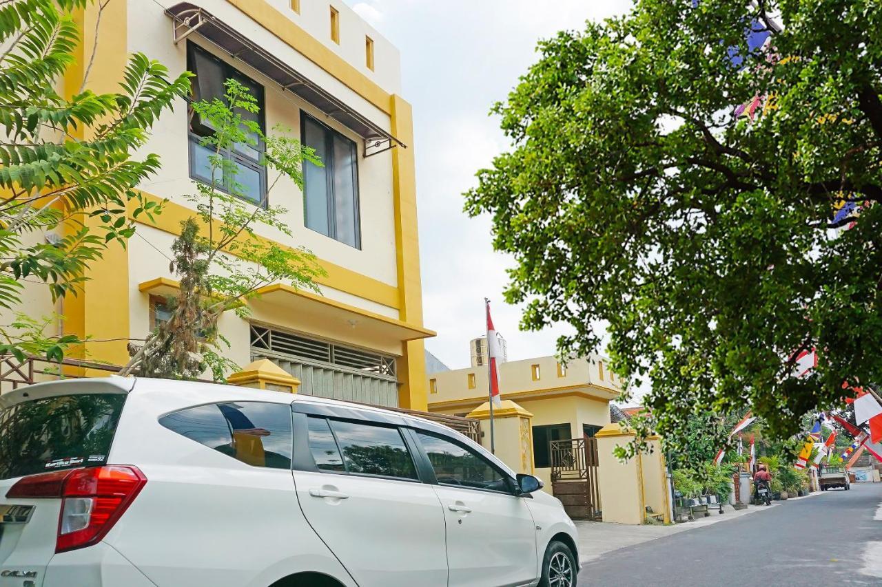 Oyo 91580 Kost Bougenville Syariah Madiun Bagian luar foto